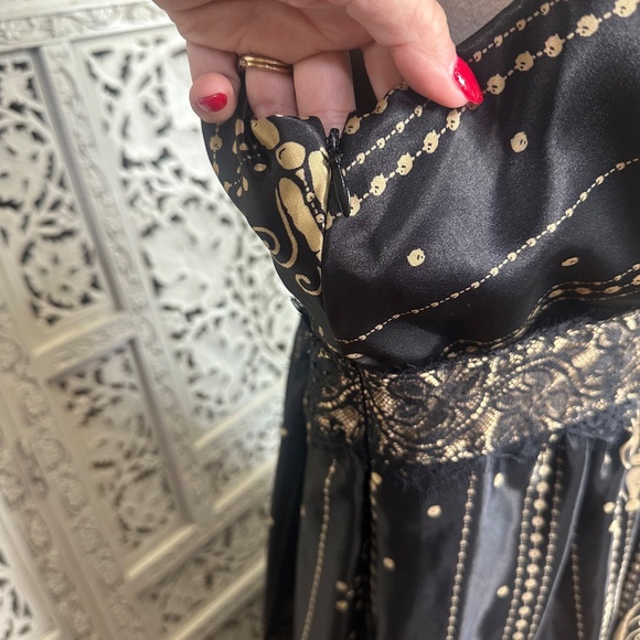 Signature by Robbie Bee Black & Gold Satin Babydoll Faux Wrap V Neck Dress - Picture 7 of 9